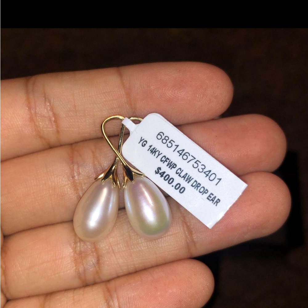 Pearl drop earrings